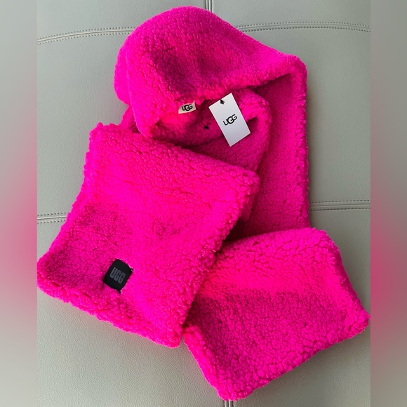 NWT - UGG Oversized Faux Shearling Scarf in Rock Rose - Picture 10 of 16